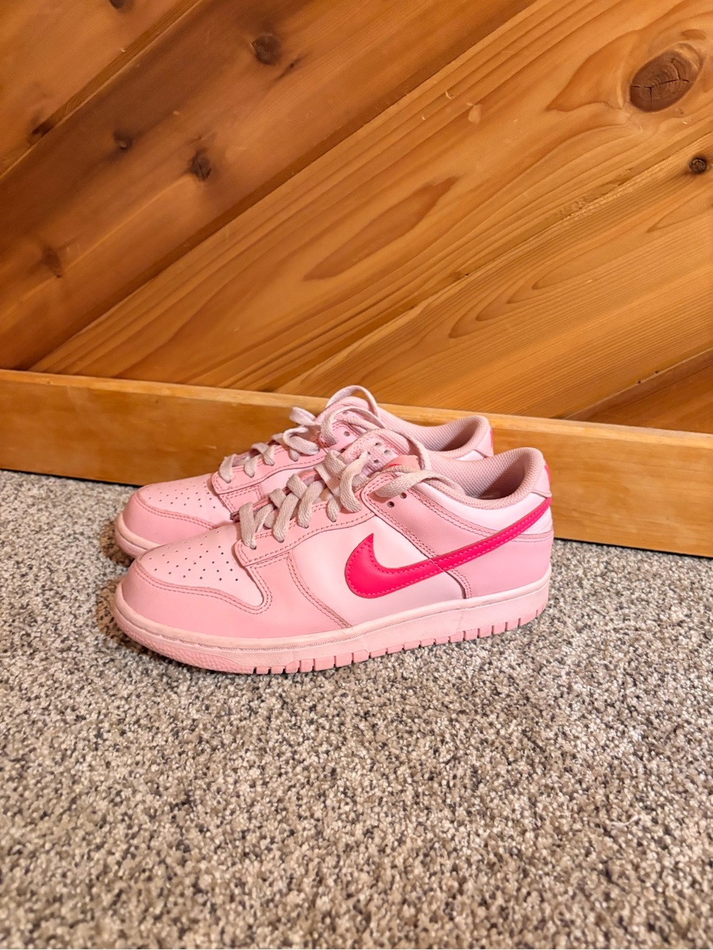 Women’s size 7 Triple pink nike dunks
